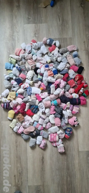 Karton voller Socken (150+) Gr. 0 bis Gr. 19-22