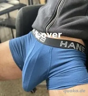 Erregt es dich als Ehemann wenn ich es deiner Frau als Hausfreund mit xxl mal kräftig besorge