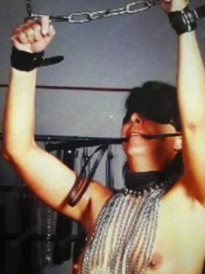 Maso devote  Frau für SM - Spiel von Master gesucht.