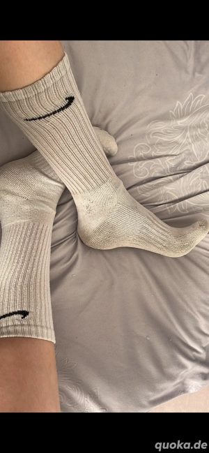 Getragene Socken von süßer 24 Jährigen Maus