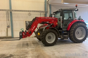 Traktor Massey Ferguson 5S 125