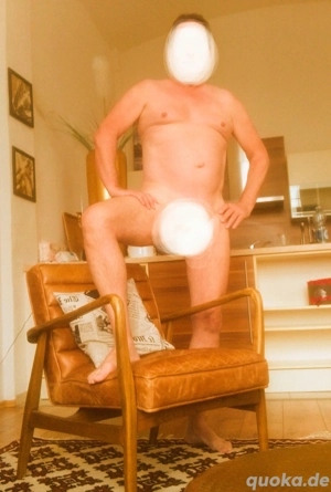 Bediene gratis und selbstverständlich auch nackt zum Geburtstag oder zum Kaffee am Nachmittag 