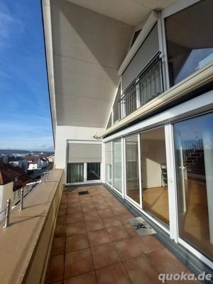 Schöne Duplex   Wohnung mit großer uneinsehbarer Süd-Terrasse in zentraler Wohnlage mit Teck-Blick