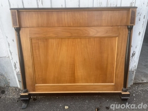 Bettgestell im Biedermeier-Stil