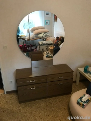 Kleiderschrank mit Spiegelkommode
