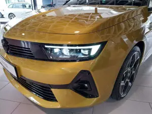 Opel Astra Ultimate PANO LHZ SHZ KAM NAVI Bild 3