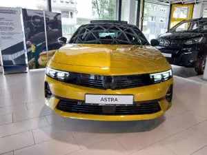 Opel Astra Ultimate PANO LHZ SHZ KAM NAVI Bild 2