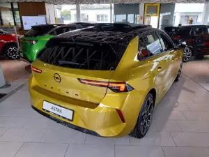 Opel Astra Ultimate PANO LHZ SHZ KAM NAVI Bild 4