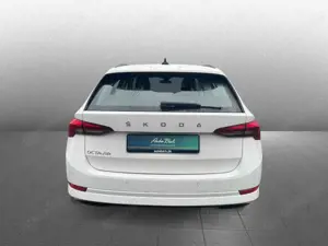 Skoda Octavia Combi 2.0TDI Ambition DSG LED GRA AHK Bild 3