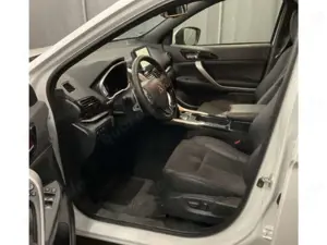 Mitsubishi Eclipse Cross Plus Select Black Hybrid 4WD 2.4 MIVEC PHEV Sport Bild 5