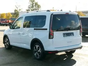 Ford Tourneo Connect L1 Active 90kW AT Stndhz AHK Bild 3