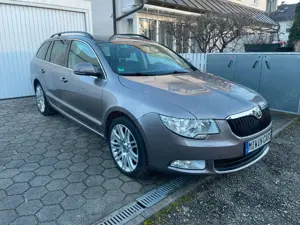 Skoda Superb Combi Elegance DSG 1.Hand AHK Leder