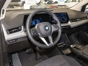 BMW 216 i AHK DA PA RFK PDC LED Klima DAB Bild 4