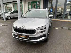 Skoda Karoq Karoq 1.5 TSI DSG Design PANO/AHK/NAV/ACC/BSA/18 Bild 3