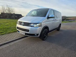 Volkswagen T5 Multivan Multivan DSG 4MOTION Highline Bild 2