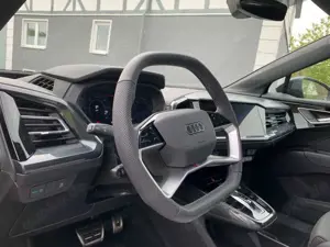 Audi Q4 e-tron 40 e-tron 3x  S-Line  21" PANO SONOS AHKvorbe Bild 5