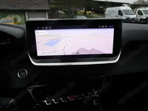 Peugeot 2008 Allure Puretech 130 EAT8 Bild 4