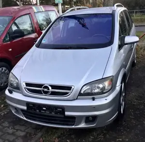 Opel Zafira 2.2 DTI Edition RECARO XENON KLIMAAUTOM. NAVI TEMP