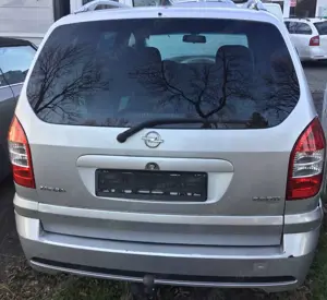 Opel Zafira 2.2 DTI Edition RECARO XENON KLIMAAUTOM. NAVI TEMP Bild 4