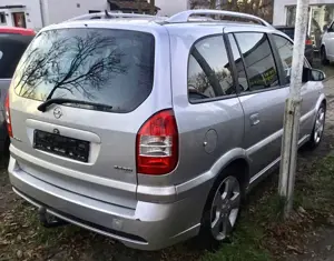 Opel Zafira 2.2 DTI Edition RECARO XENON KLIMAAUTOM. NAVI TEMP Bild 2