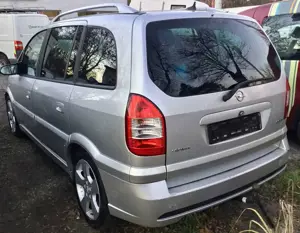 Opel Zafira 2.2 DTI Edition RECARO XENON KLIMAAUTOM. NAVI TEMP Bild 3