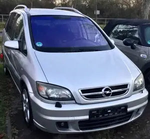 Opel Zafira 2.2 DTI Edition RECARO XENON KLIMAAUTOM. NAVI TEMP Bild 5
