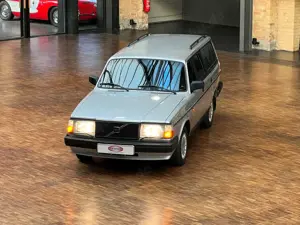 Volvo 240 240 Polar