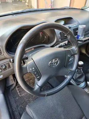 Toyota Avensis 2.2 D-CAT Combi Executive Bild 2