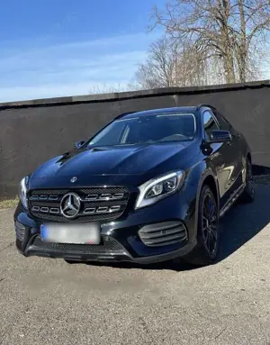 Mercedes-Benz GLA 180 7G-DCT AMG Line