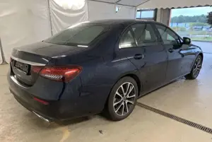 Mercedes-Benz E 300 Nav+ Widescreen Airm Distronic DAB Kamera Bild 3