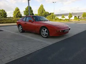 Porsche 944