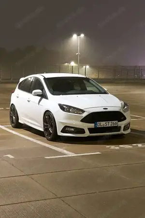 Ford Focus 2.0 EcoBoost ST mit Leder-Sport-Paket