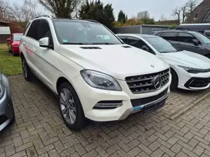 Mercedes-Benz ML 350 CDI BlueTec.Navi.Bi-Xe.Pano.Leder.HUD