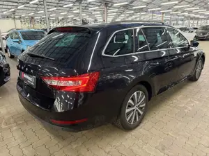 Skoda Superb Combi 2.0 TDI  Ambition|DSG|AHK|LED Bild 5