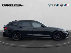 BMW 320 d xDrive Touring M Sport Park/Drive-Assist. Panora Bild 4