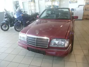Mercedes-Benz E 200 E-Klasse / Cabrio mit H-Kennz. Bild 3