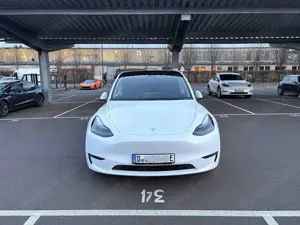 Tesla Model Y Tesla Model Y LR AWD | 2023 | 20" | TÜV 12/2025