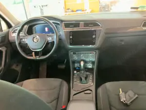 Volkswagen Tiguan Highline Virtual Pano Navi LED 360* AHK Bild 2