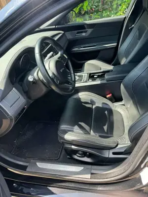 Jaguar XF XF 30d Aut. R-Sport Bild 4