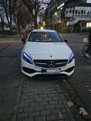 Mercedes-Benz A 180 AMG-Line mit Lichtpaket