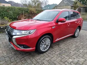 Mitsubishi Outlander PHEV Basis 4WD Bild 2