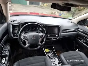 Mitsubishi Outlander PHEV Basis 4WD Bild 5