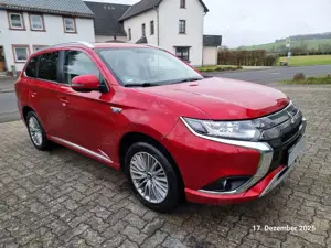 Mitsubishi Outlander PHEV Basis 4WD Bild 3