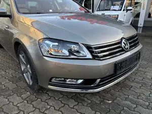 Volkswagen Passat 2.0 TDI Highline+Bi-XENON+NAVI+ALCANTARA+ Bild 4