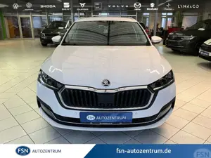 Skoda Octavia Combi 2.0 TDI Style NAVI AHK HUD ACC Bild 1