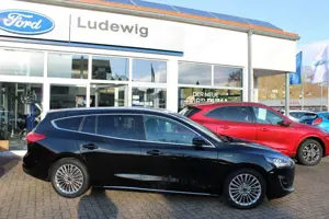Ford Focus Turnier Vignale Leder LED Winterpaket BO Bild 2