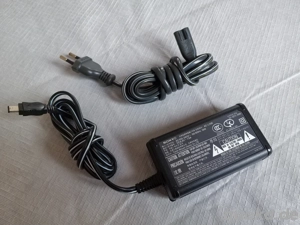 Original Sony Kamera Netzteil AC-L15B 8,4V 1,5A