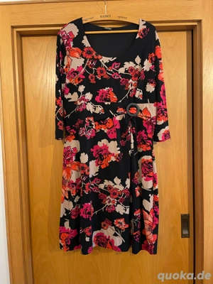 Blumenkleid von Gerry Weber, Größe 42 44, Schnalle