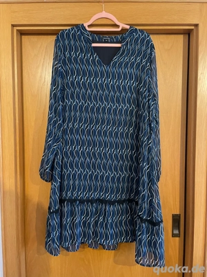 Schwarz-blau gemustertes Kleid von Comma, Größe 46