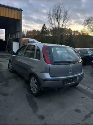 Opel Corsa 1.2 16V Bild 2